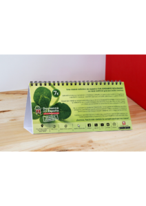 Calendario solidario entre hojas verdes